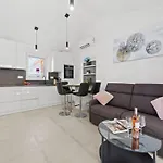Apartment, 100m From The 페로이
