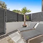 Apartment, 100m From The * Peroj