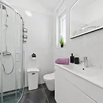아파트 Apartment, 100m From The *
