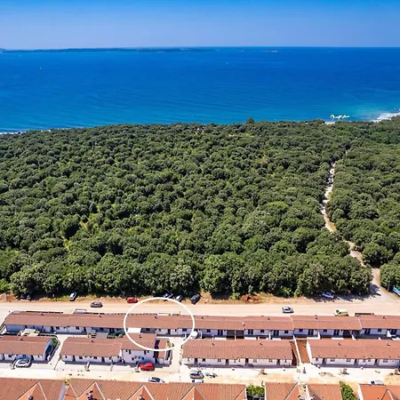 Apartman Apartment, 100m From The Peroj