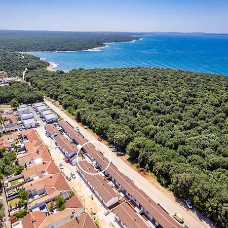 Appartamento Apartment, 100m From The Peroj