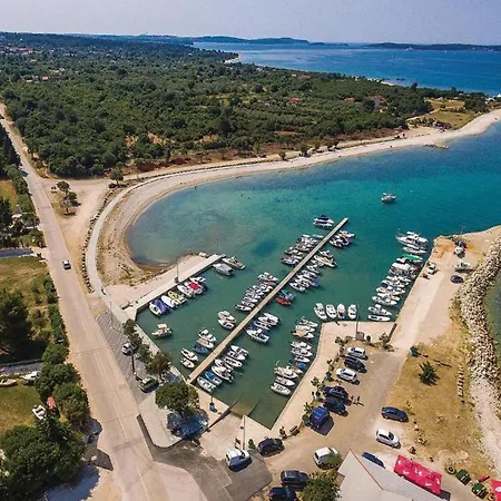 Apartment, 100m From The Peroj