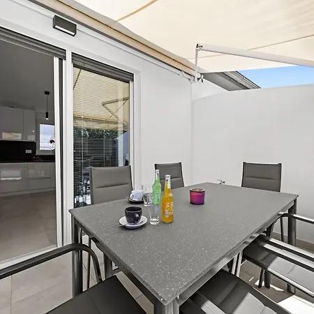 Apartment, 100m From The Apartman Peroj