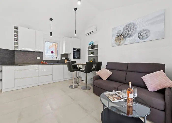 Apartment, 100m From The Peroj