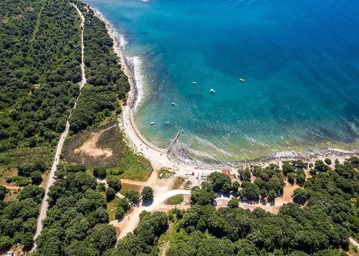 Apartment, 100m From The * Peroj