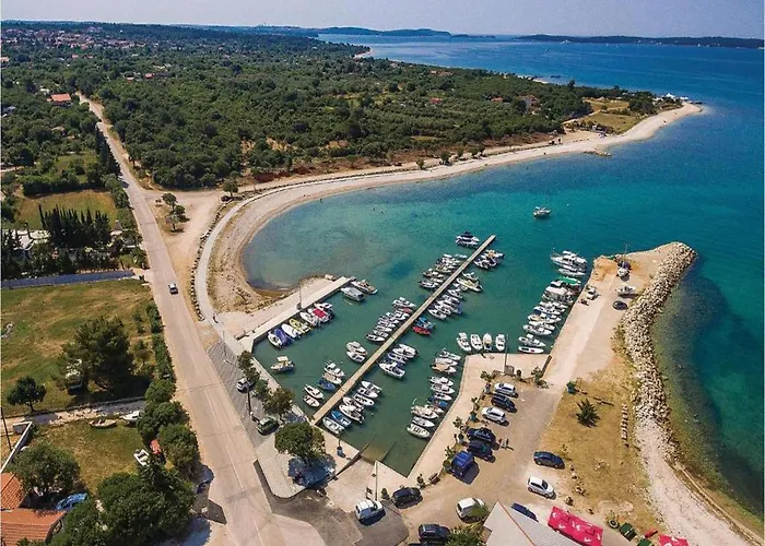 Apartment, 100m From The Peroj