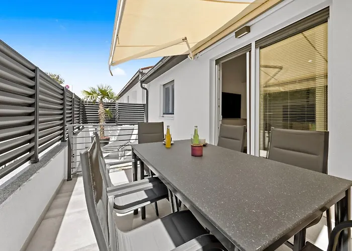 Apartment, 100m From The Appartement Peroj