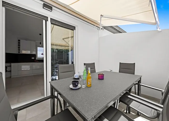 Apartment, 100m From The Appartement Peroj