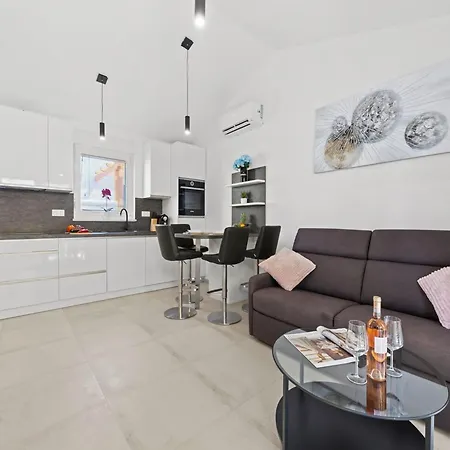 Apartment, 100m From The Peroj