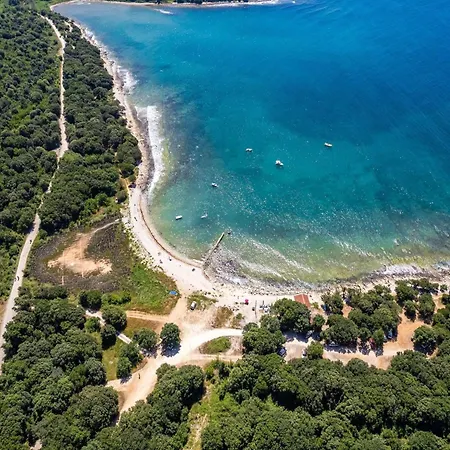 Apartment, 100m From The * Peroj